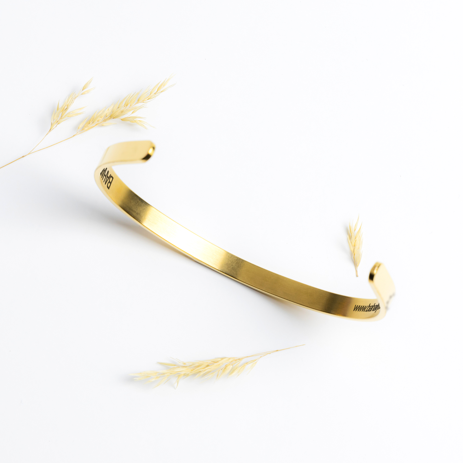 Ring_Stone__Bahai_9-pointed_star__Bah_Gold_Lifestyle_01_Mockup.png_15531032