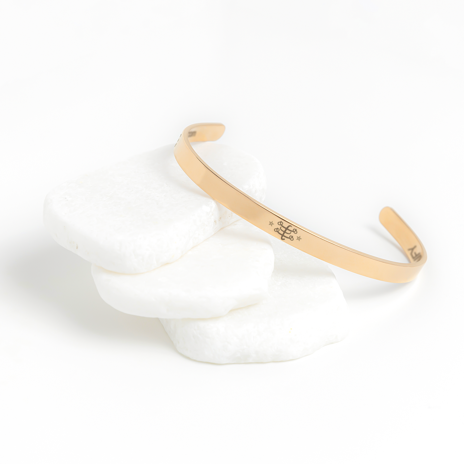 Ring_Stone__Bahai_9-pointed_star__Bah_Rose_Gold_Lifestyle_02_Mockup.png_15531033